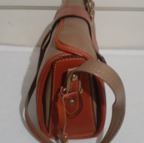 Tan Vintage Dooney and Burke Purse - Picture 4 of 9